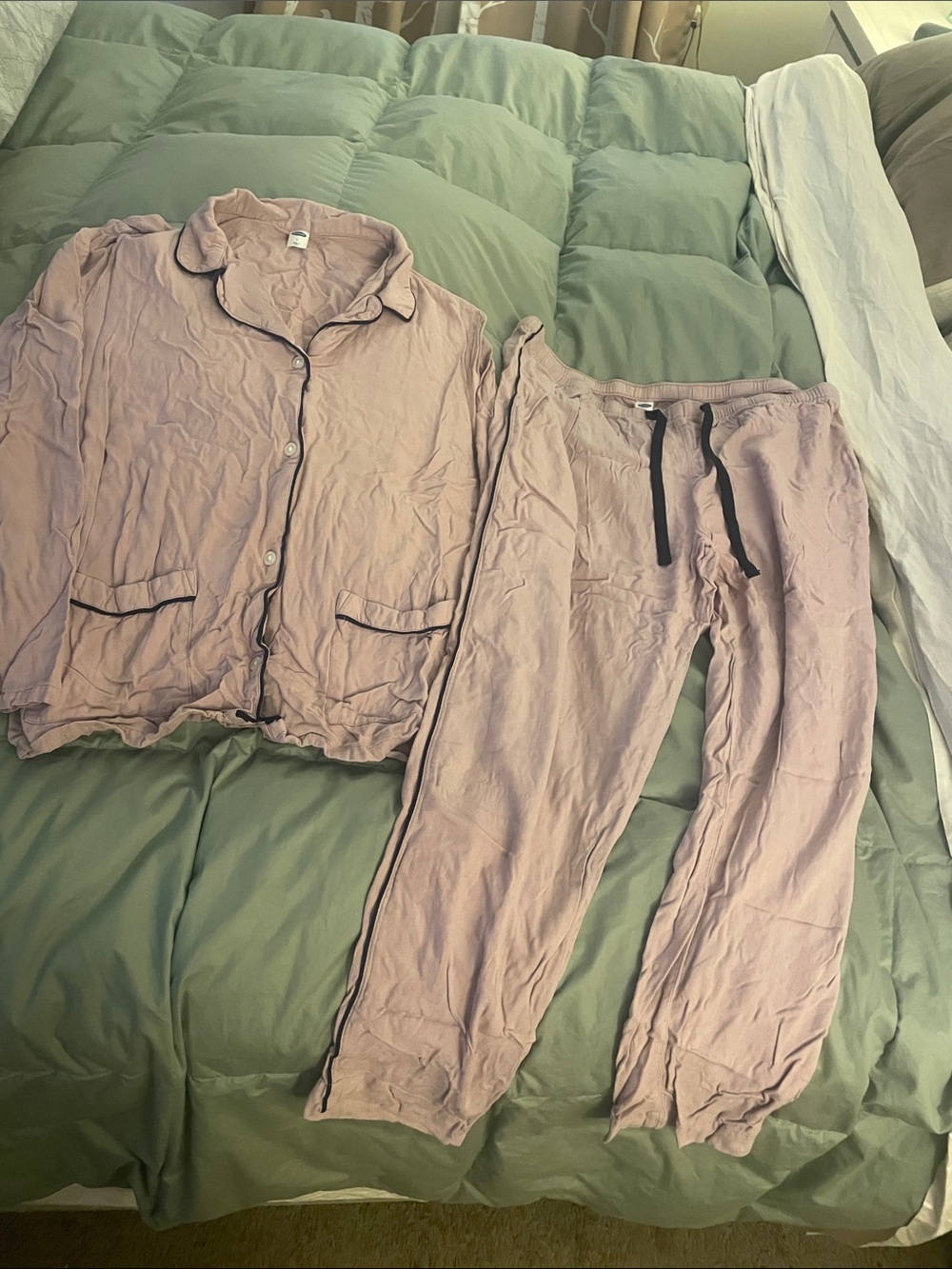 Old Navy Dusty Pink Long Sleeve Pajama Set with Contrast Piping